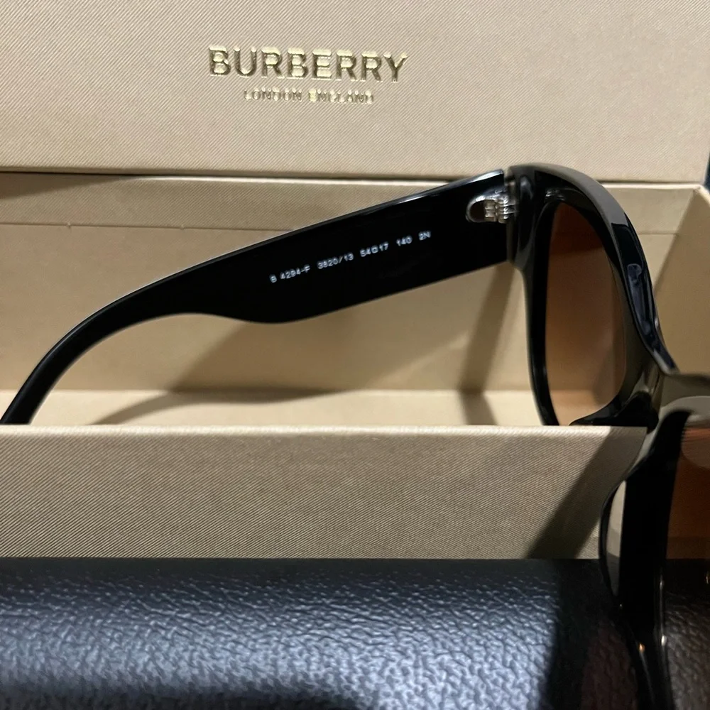 Burberry Sunglasses - Picture 4 of 9